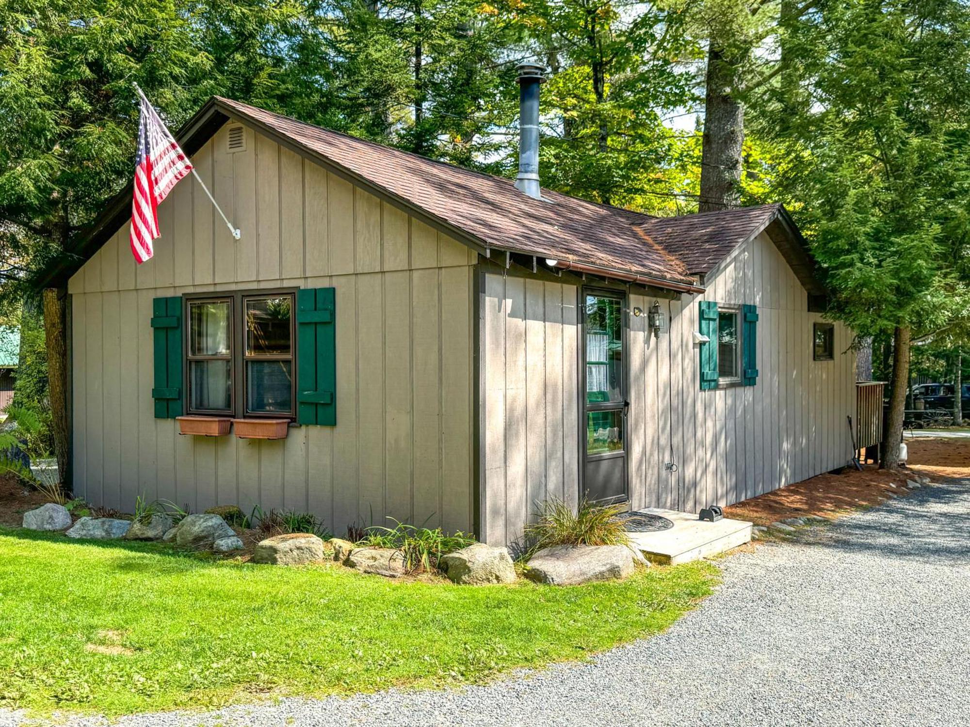 Lake Pleasant Cabin On 3 Acres With Kayaks And Beach! 外观 照片